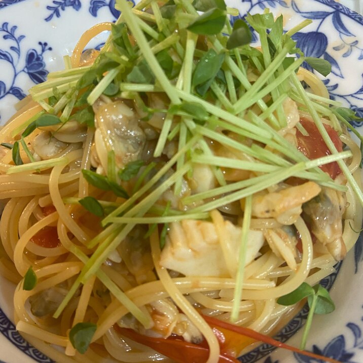 旨味たっぷり!シーフードとトマトのパスタ